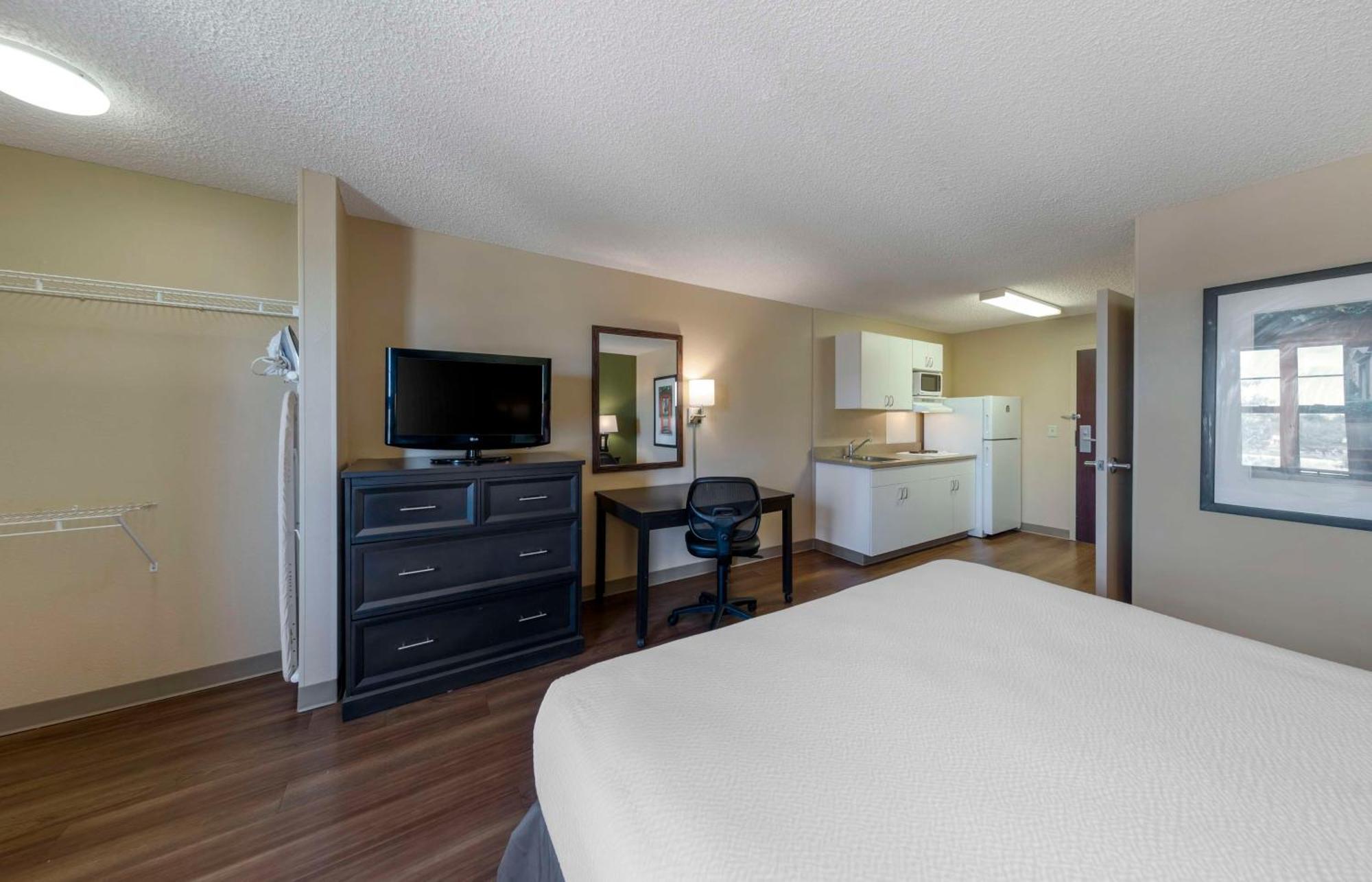 Extended Stay America Suites - Orange County - Katella Ave Екстериор снимка